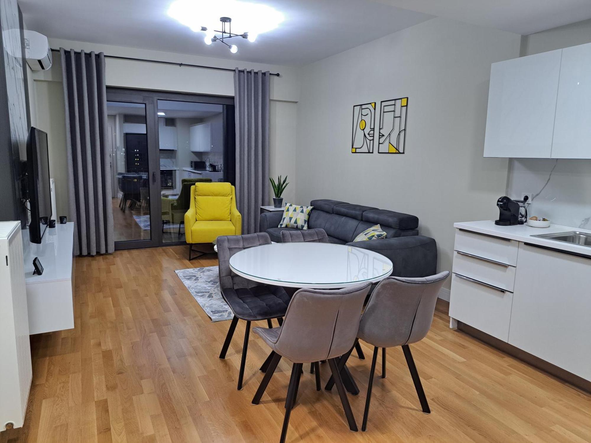 Anika Luxury Apartment At Diamond Center Skopje Exterior photo